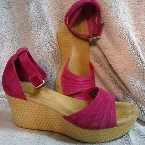 Suede Ugg sandals EUC